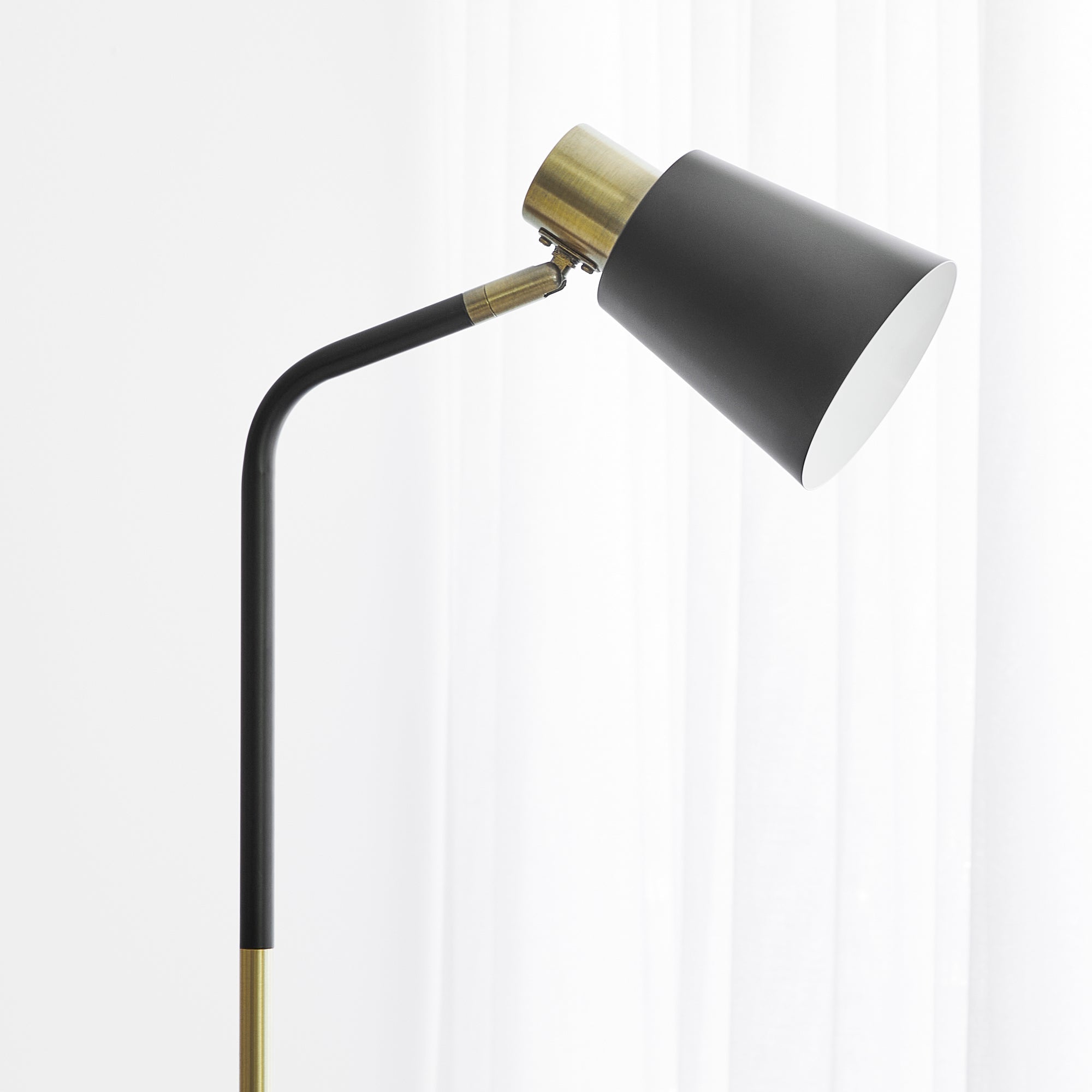 Avi Floor Lamp White
